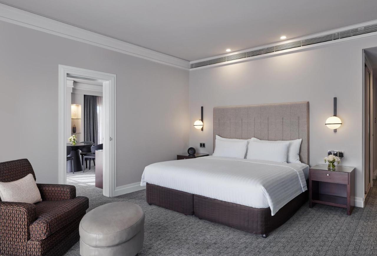 Hyatt Hotel Canberra - A Park Hyatt Hotel Kültér fotó A bedroom at the hotel