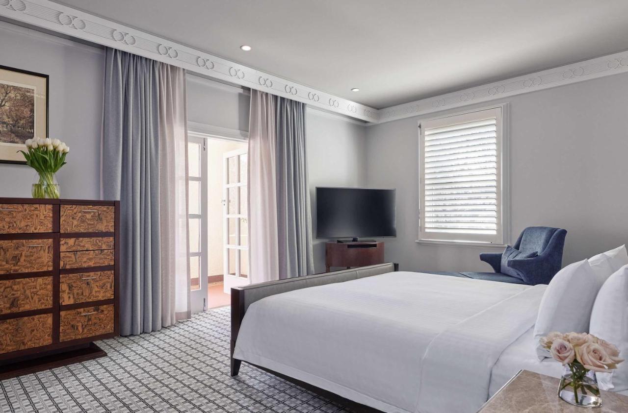 Hyatt Hotel Canberra - A Park Hyatt Hotel Kültér fotó A bedroom at the hotel