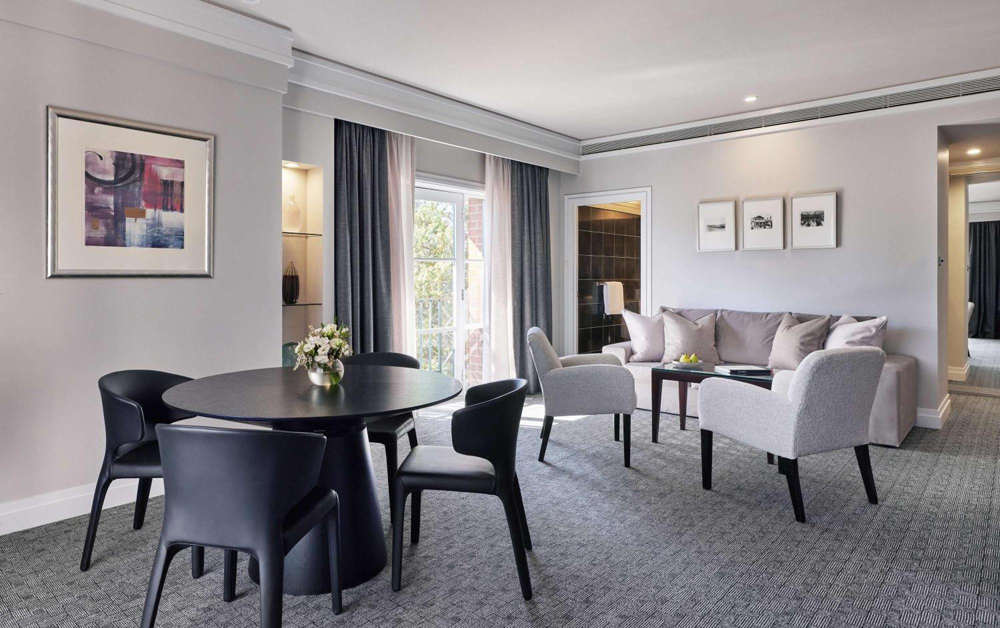 Hyatt Hotel Canberra - A Park Hyatt Hotel Kültér fotó Suite at the hotel